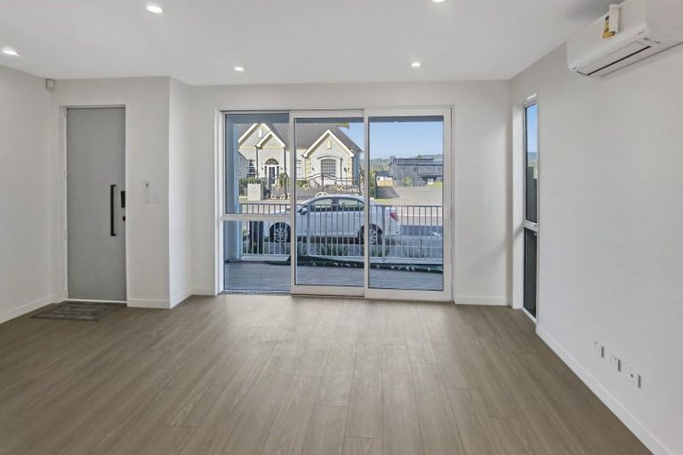 Photo of property in 6 Yellow Pear Lane, Karaka, 2578