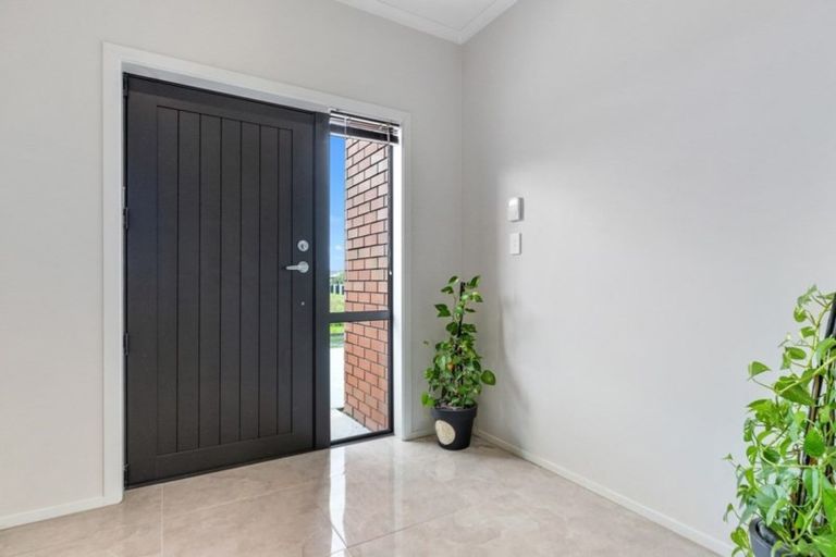 Photo of property in 214 Saint James Drive, Huntington, Hamilton, 3210