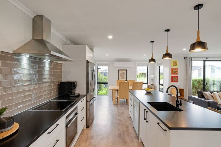 Photo of property in 19 Rose Leigh Drive, Cambridge, 3434