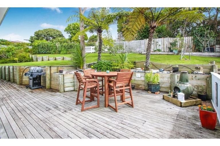 Photo of property in 11 Halder Place, Torbay, Auckland, 0632