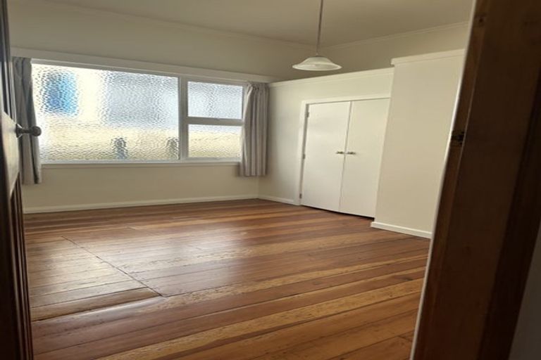 Photo of property in 37 Ara Paiwhenua, Tawa, Wellington, 5028