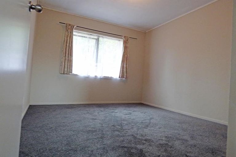 Photo of property in 8 Woodside Road, Massey, Auckland, 0614