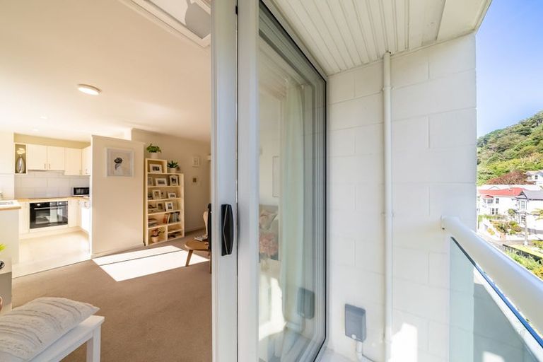 Photo of property in Grosvenor Flats, 19 Cottleville Terrace, Thorndon, Wellington, 6011