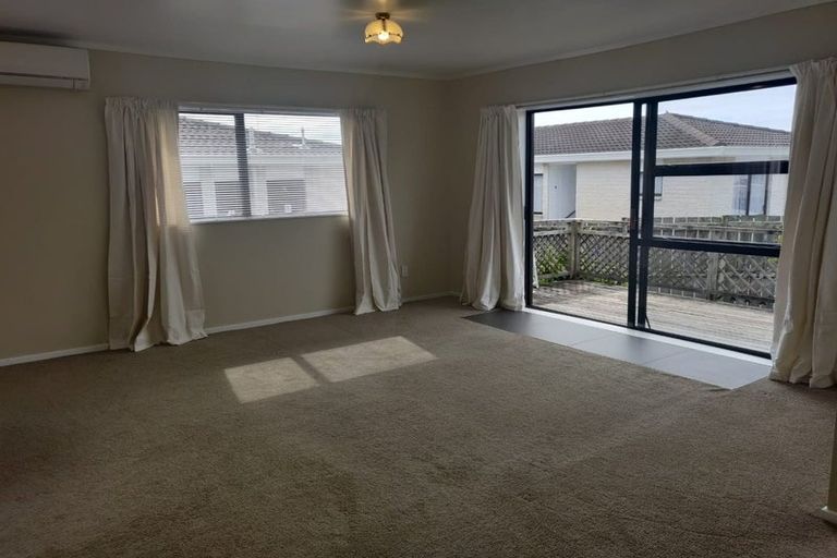 Photo of property in 2/65 Golf Road, New Lynn, Auckland, 0600