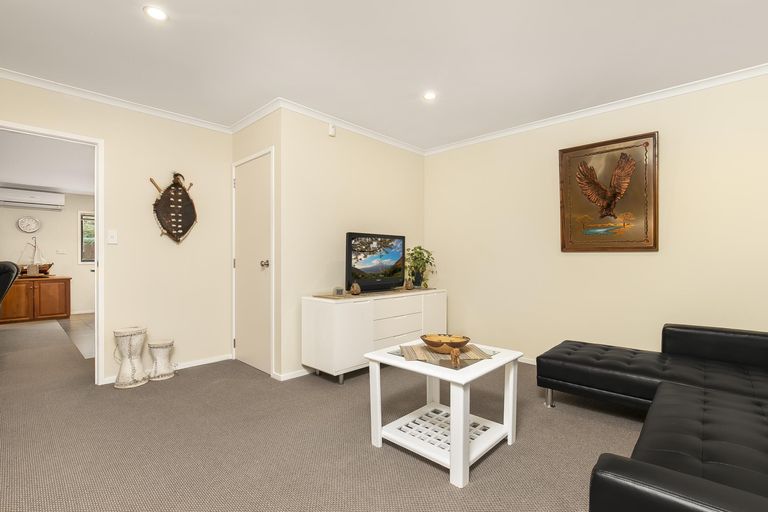 Photo of property in 21 Whitbourne Heights, Manurewa, Auckland, 2105
