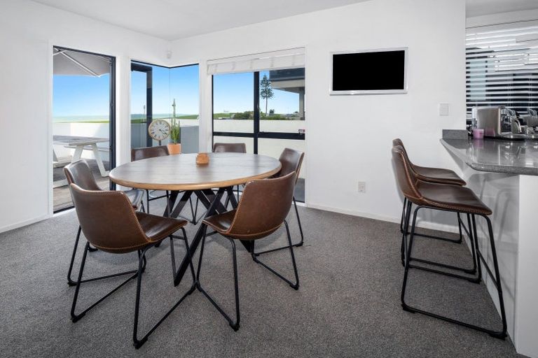 Photo of property in 156 Marine Parade, Mount Maunganui, 3116