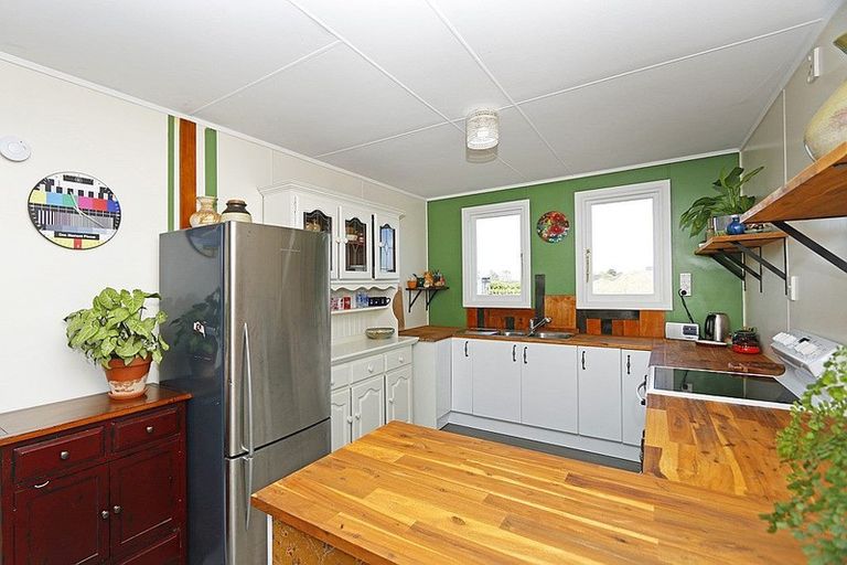 Photo of property in 357 Ketemarae Road, Hawera, 4675