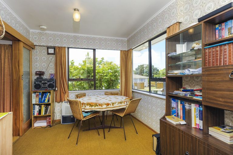 Photo of property in 24 Montmere Avenue, Te Atatu Peninsula, Auckland, 0610