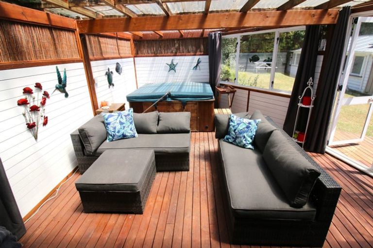 Photo of property in 8 Nicolas Avenue, Glen Eden, Auckland, 0602