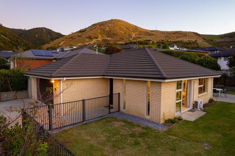 Photo of property in 6 Devenish Place, Atawhai, Nelson, 7010