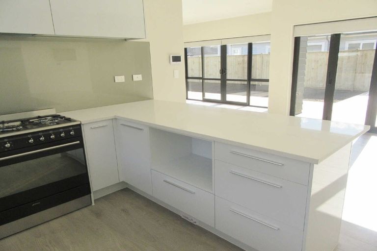 Photo of property in 10 Brumbie Way, Karaka, Papakura, 2113