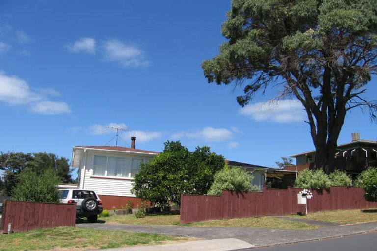 Photo of property in 9 Castleton Street, Birkdale, Auckland, 0626
