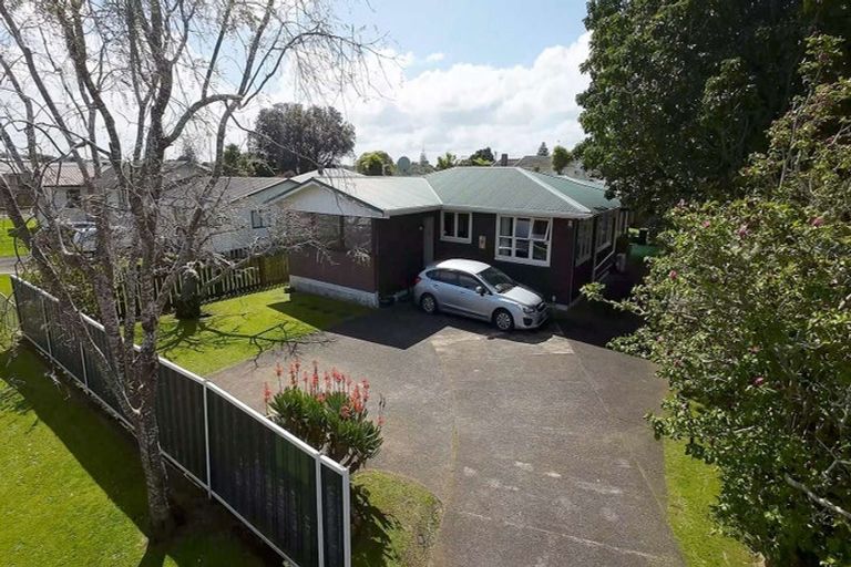 Photo of property in 5 Montmere Avenue, Te Atatu Peninsula, Auckland, 0610