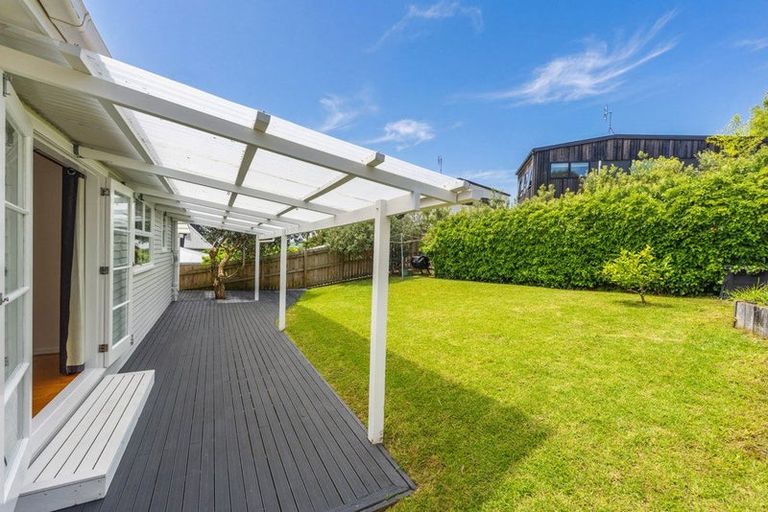 Photo of property in 2/13 Tilden Avenue, Hillcrest, Auckland, 0627