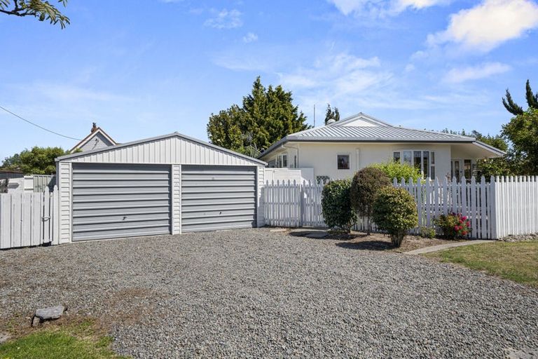 Photo of property in 16 Gilbert Street, Amberley, 7410