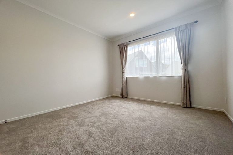 Photo of property in 98 Taikura Avenue, Red Beach, 0932