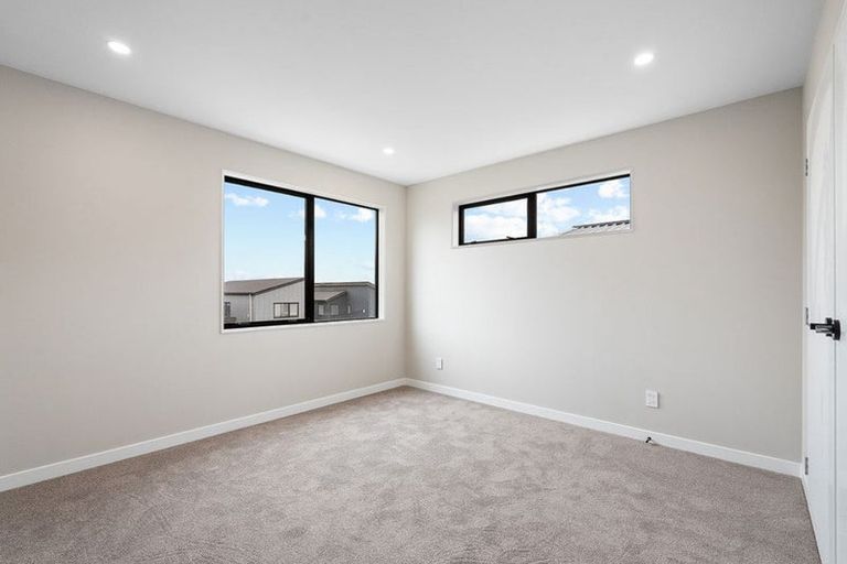 Photo of property in 21 Pohewa Road, Silverdale, 0932