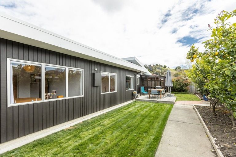 Photo of property in 18 Ngarimu Crescent, Taradale, Napier, 4112
