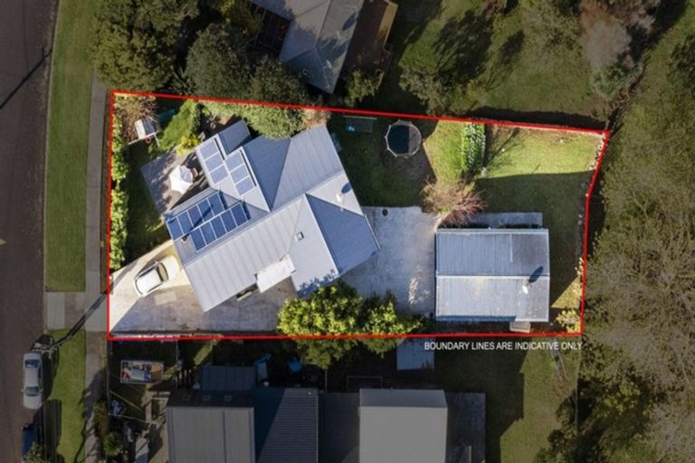 Photo of property in 8 Kiekie Road, Mangere Bridge, Auckland, 2022
