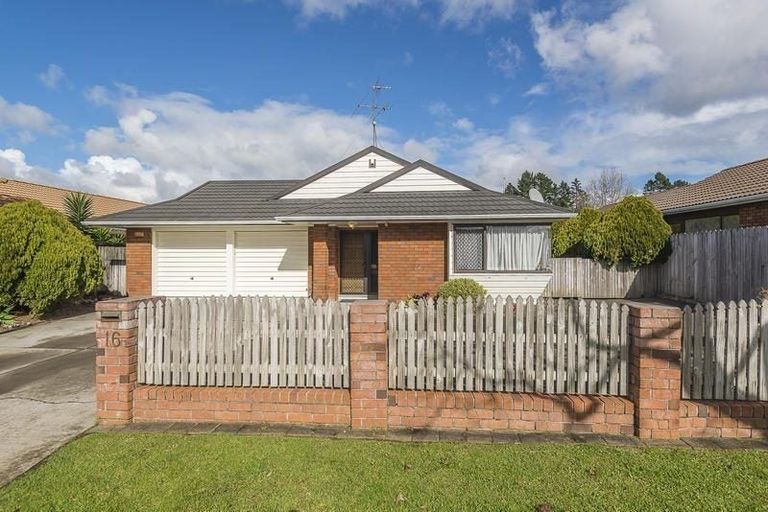 Photo of property in 16 Headcorn Place, Botany Downs, Auckland, 2010