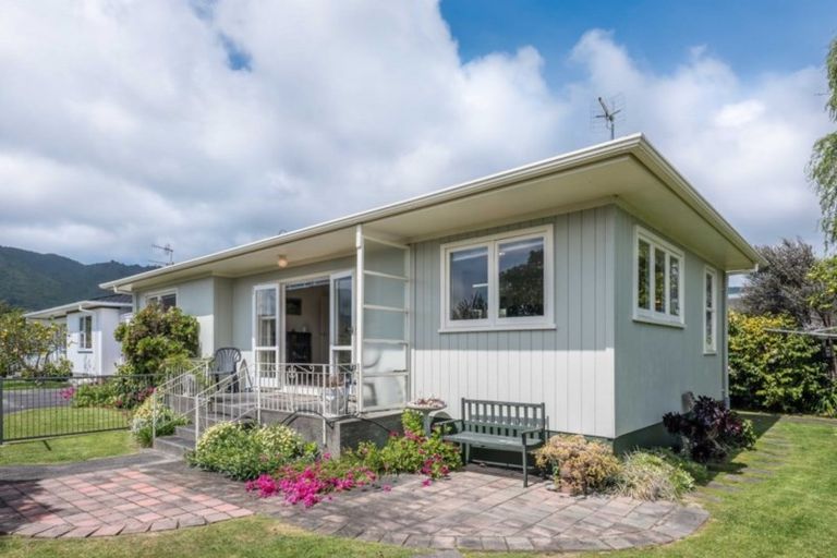 Photo of property in 20a Matai Street, Waikanae, 5036