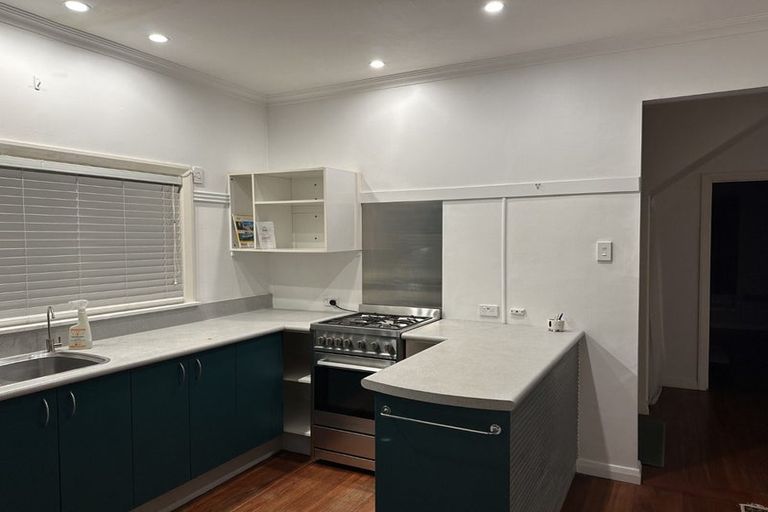 Photo of property in 185a Sutherland Road, Lyall Bay, Wellington, 6022