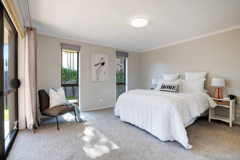 Photo of property in 27 Nimstedt Avenue, Oteha, Auckland, 0632