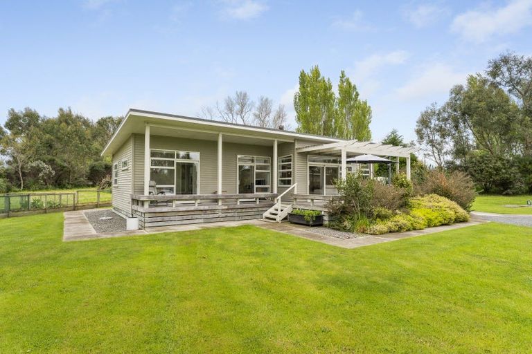 Photo of property in 3 Takapu Road, Manakau, Levin, 5573