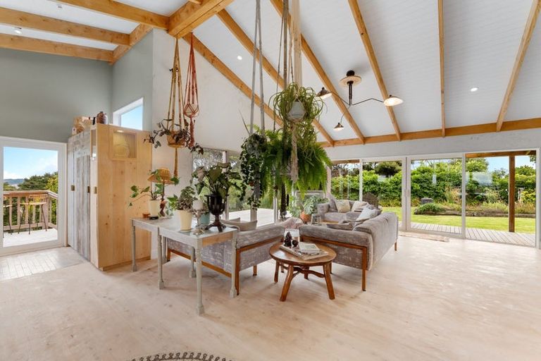 Photo of property in 236 Kiwitahi Road, Helensville, 0875