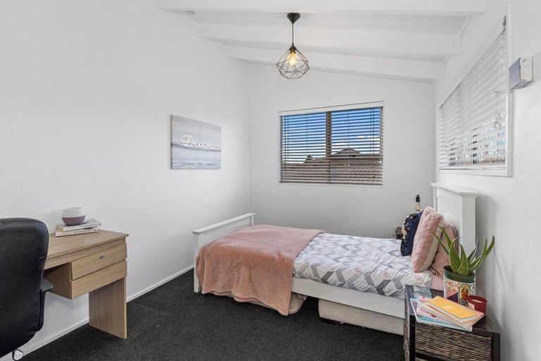 Photo of property in 2/23 Blighs Road, Strowan, Christchurch, 8052