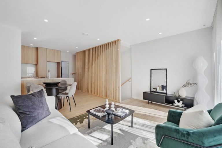 Photo of property in 15 Fencible Drive, Howick, Auckland, 2014