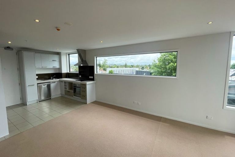 Photo of property in Bella Vista, 2d/84 Gunner Drive, Te Atatu Peninsula, Auckland, 0610