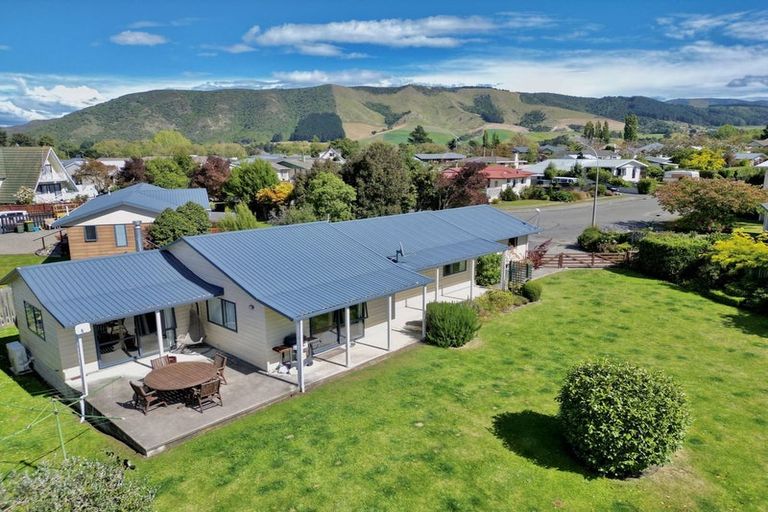 Photo of property in 9 Pitman Place, Waimate, 7924