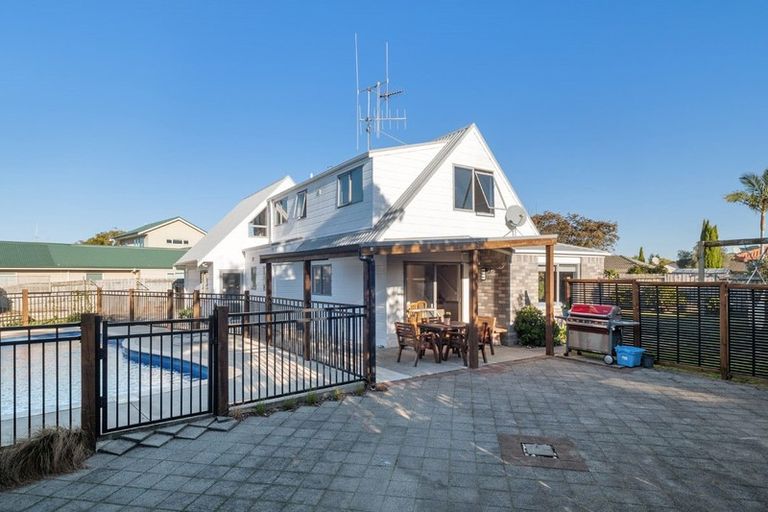 Photo of property in 15 Olympus Grove, Papamoa Beach, Papamoa, 3118
