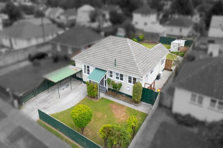 Photo of property in 27 Hewer Crescent, Naenae, Lower Hutt, 5011