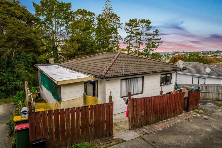 Photo of property in 7 Fernhaven Place, Massey, Auckland, 0614