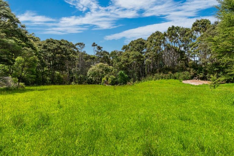 Photo of property in 19-21 Mountain Road, Henderson Valley, Auckland, 0612