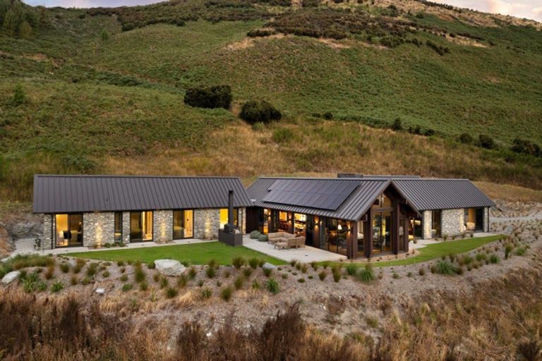 Photo of property in 136 Rosie Way, Glenorchy, 9372