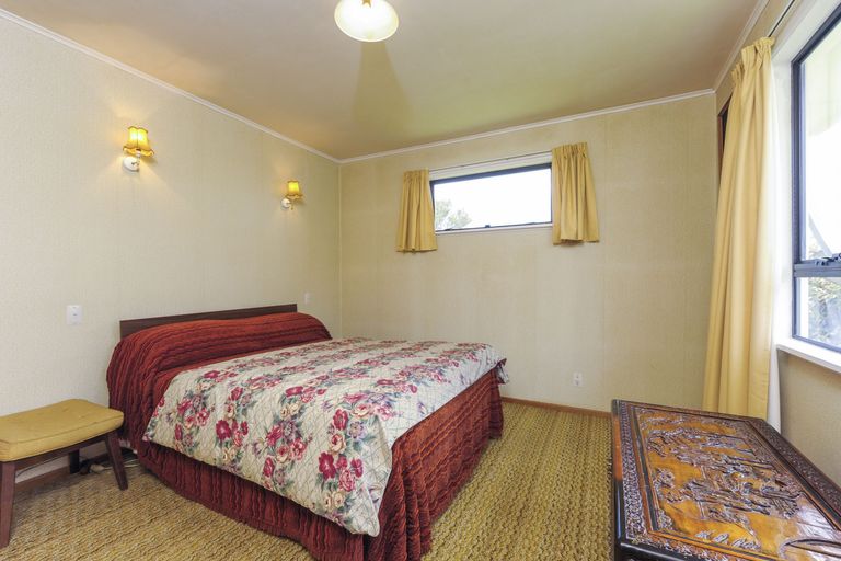 Photo of property in 24 Montmere Avenue, Te Atatu Peninsula, Auckland, 0610