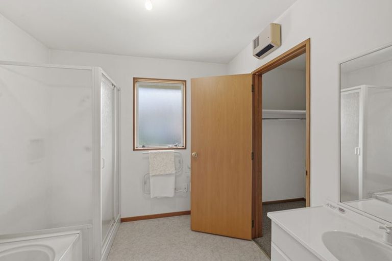 Photo of property in 9 Wittys Road, Avonhead, Christchurch, 8042