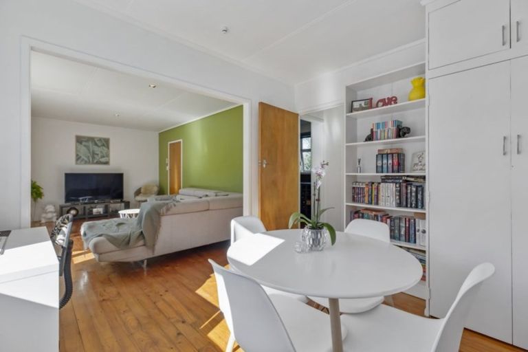 Photo of property in 615 Swanson Road, Swanson, Auckland, 0612