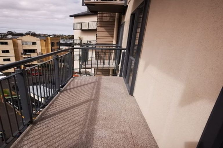 Photo of property in 2l/17 Crown Lynn Place, New Lynn, Auckland, 0600