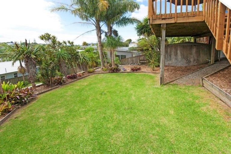 Photo of property in 5 Hiwi Crescent, Stanmore Bay, Whangaparaoa, 0932