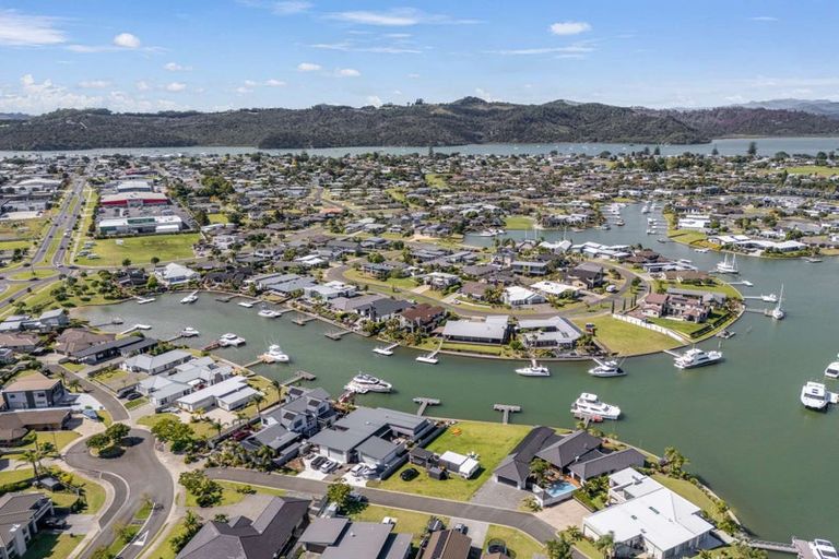 Photo of property in 14 Mermaid Place, Whitianga, 3510