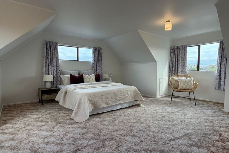 Photo of property in 16 Willowstream Grove, Cloverlea, Palmerston North, 4412