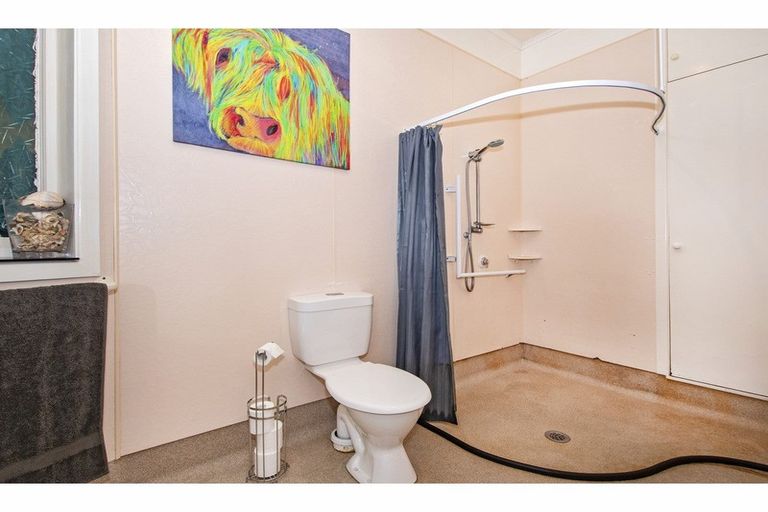 Photo of property in 8 Shortland Street, Regent, Whangarei, 0112