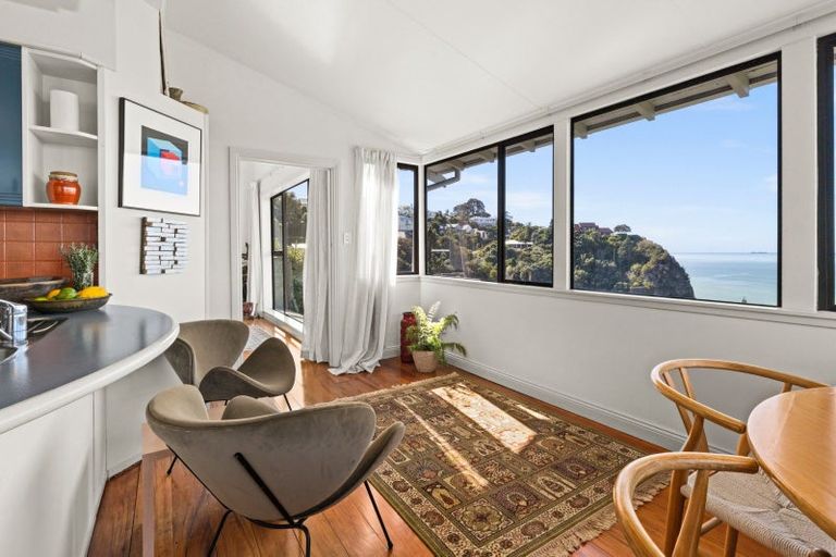Photo of property in 18 Hukarere Road, Bluff Hill, Napier, 4110
