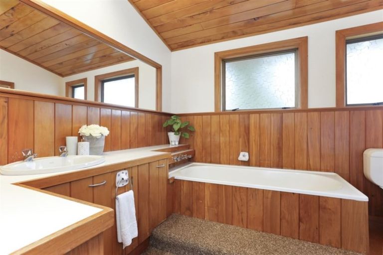 Photo of property in 23 Taioma Crescent, Te Atatu Peninsula, Auckland, 0610