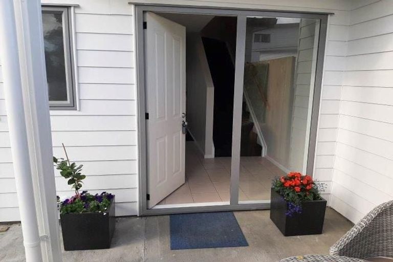 Photo of property in 1/3 Hulme Place, Henderson, Auckland, 0612