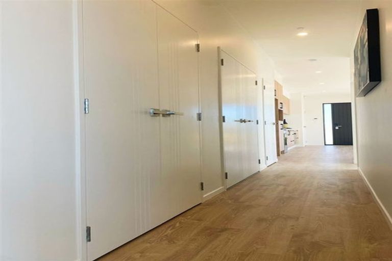 Photo of property in 54 Horokaka Street, Massey, Auckland, 0614